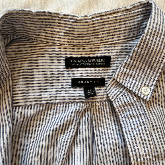 Men’s medium grant fit Banana Republic dress shirt, white with blue stripes - Picture 2 of 4